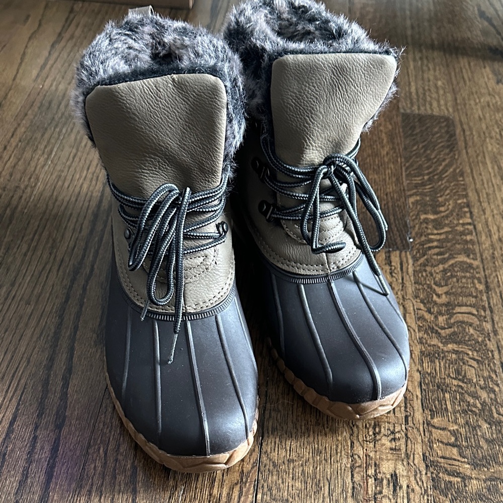 Sporto Tan and Black Fur-Lined Boots